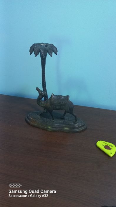 Бронзова Масивна тежка статуетка свещник камила с палма