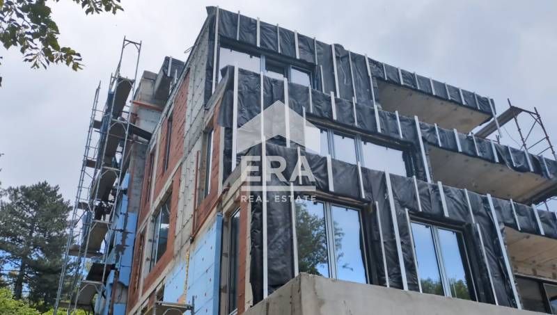 Тристаен Апартамент с дворна тераса в сграда пред АКТ 15 в кв. Драгале