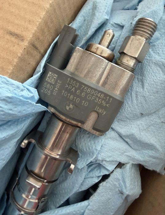 Injectoare BMW E90 318i