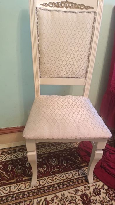 Стол стулья для зала