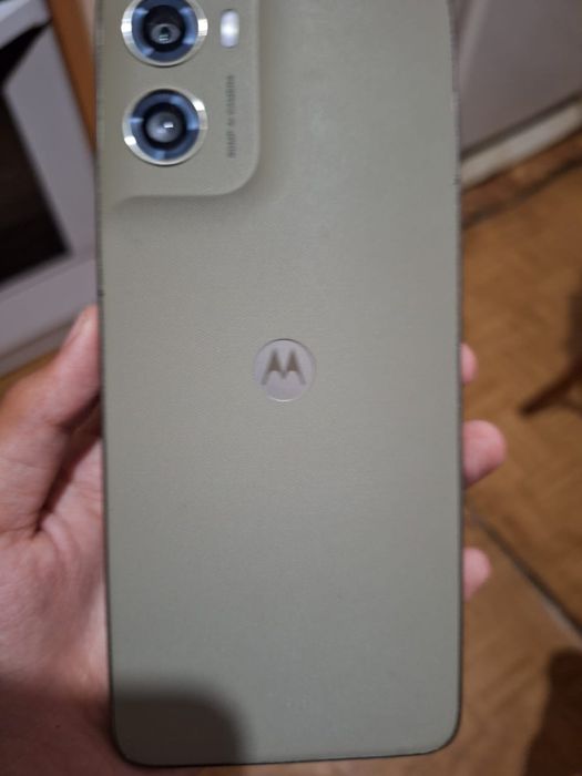 Продам телефон motorola g06