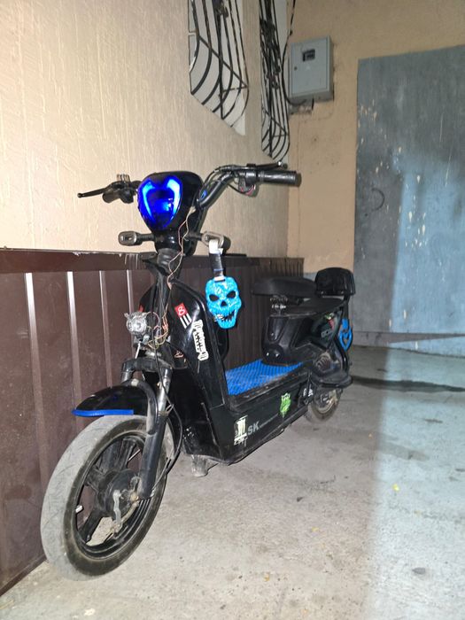 Продам электроскутер sk8