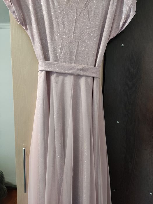 Платье нарядное  розовое