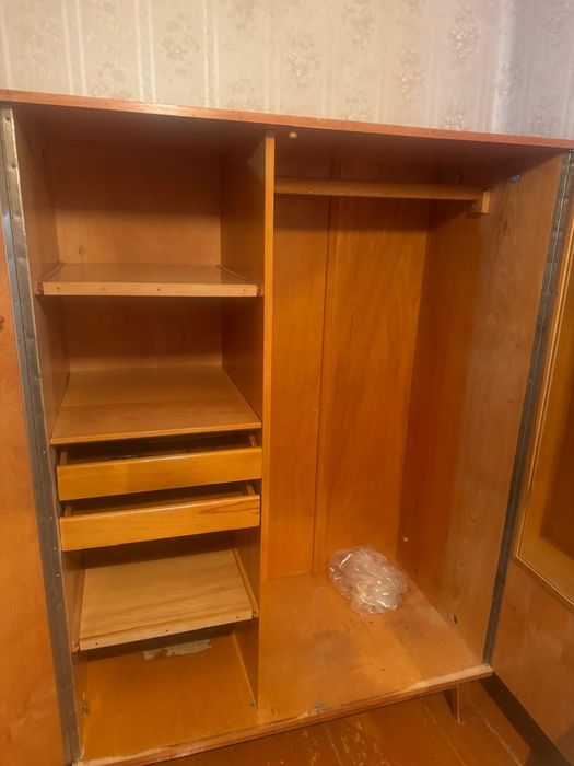 Продам шкаф советский