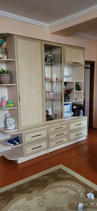 Шкаф, сервант для зала