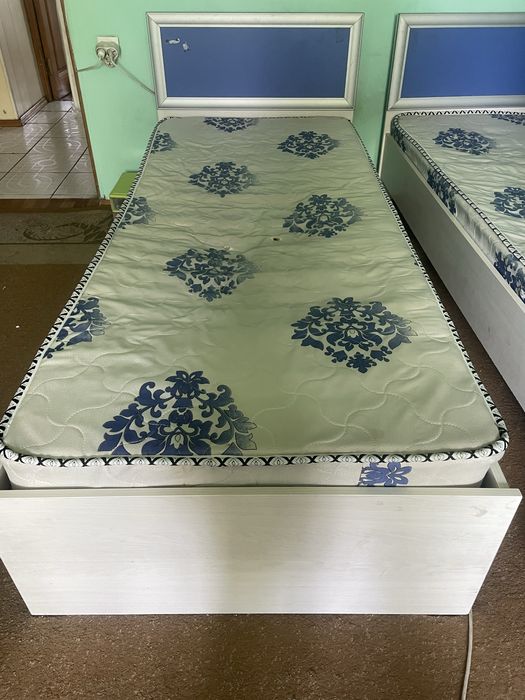 продам 2 кровати !без матрасов!