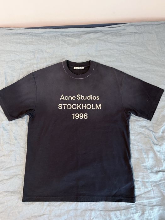 acne studios sprayed logo dark blue/black.Много приятна за носене, дължина околко 73/4см