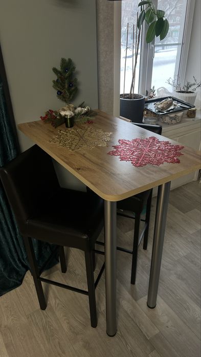 Барная стойка со стульями