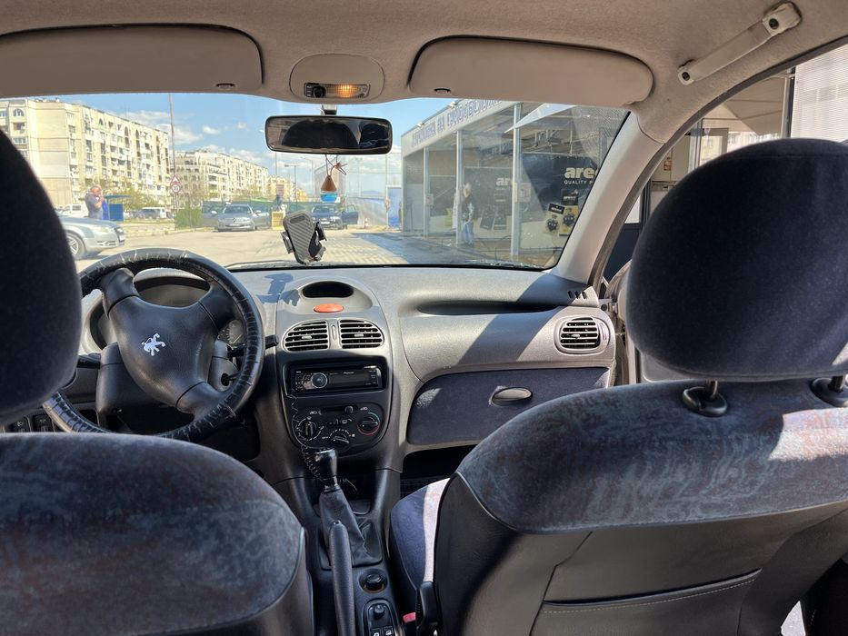 Пежо 206 запазен и здрав автомобил