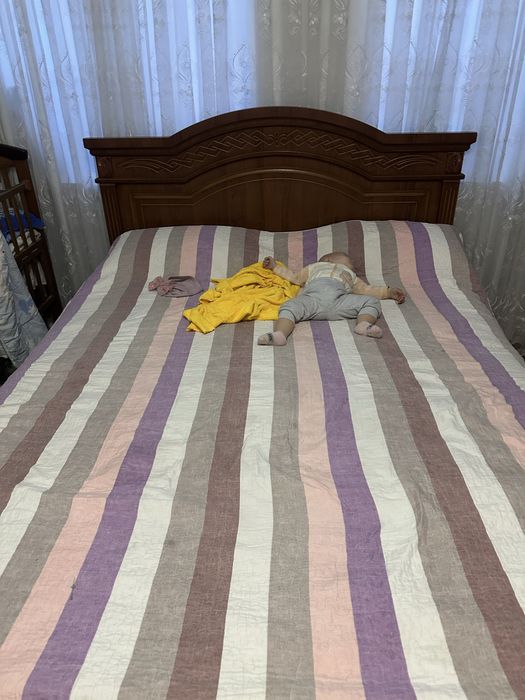 Спалний мебел сотилади