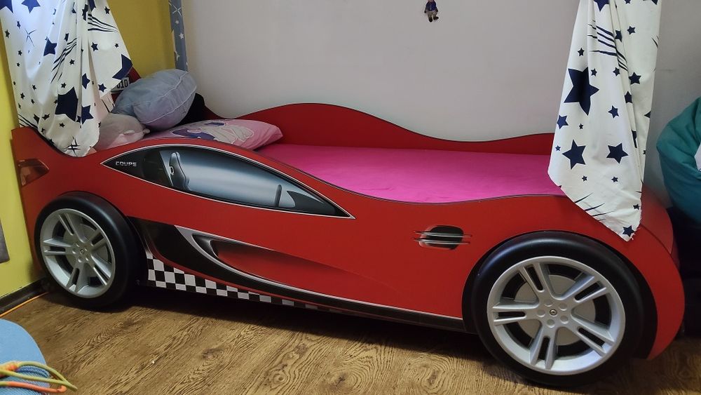 Pat masina de curse pentru copii