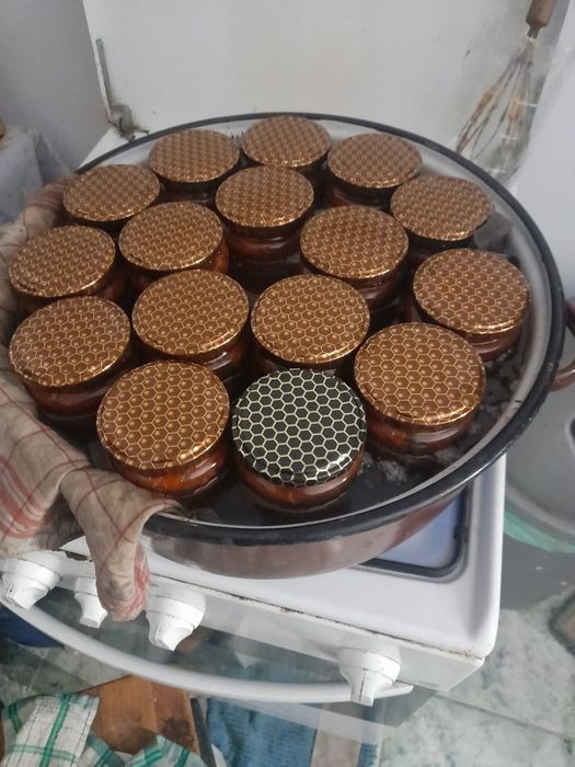 Dulceață de nuci verzi