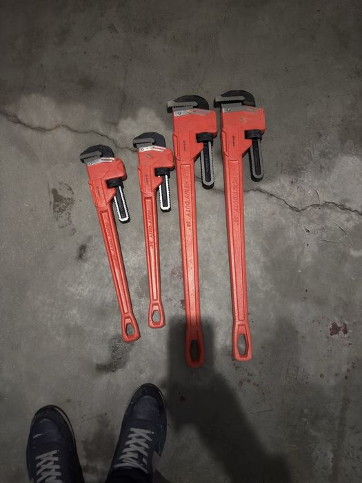 прямой трубный ключ