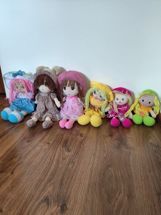 Продам мягкие игрушки куклы.