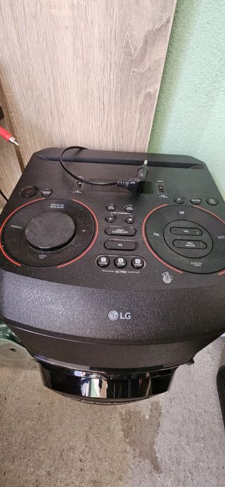 Тонколона LG Xboom xb7