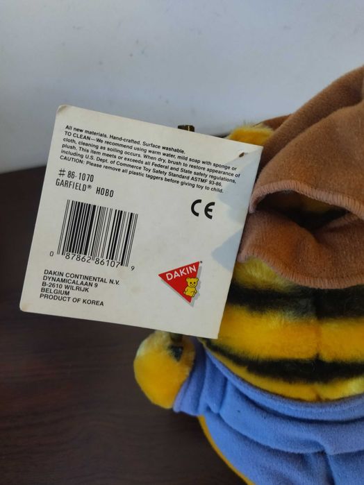 Продавам плюшена играчка GARFIELD Hobo