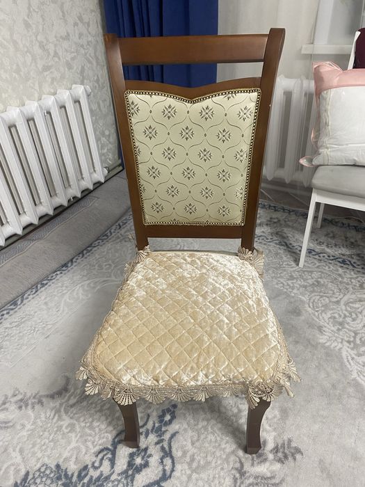 Стол и стулья   .