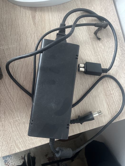 Xbox 360 Slim 250GB (рабочий)