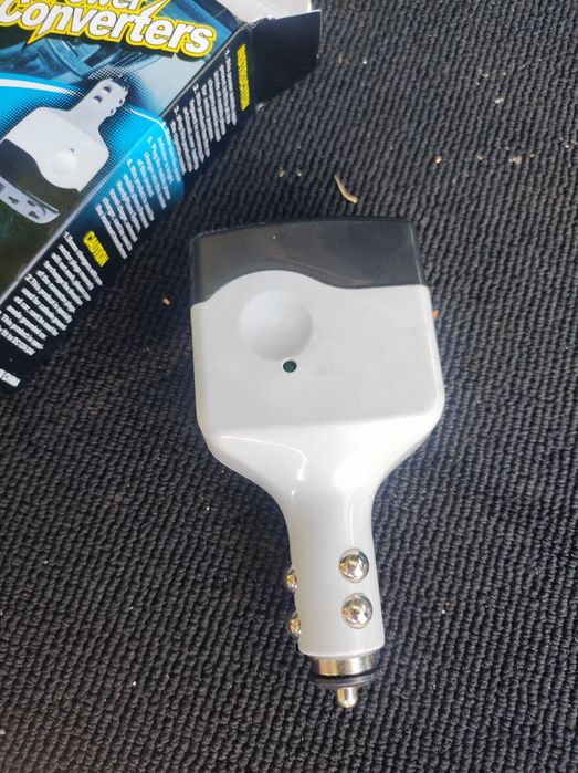 Адаптер за 12/24 волта