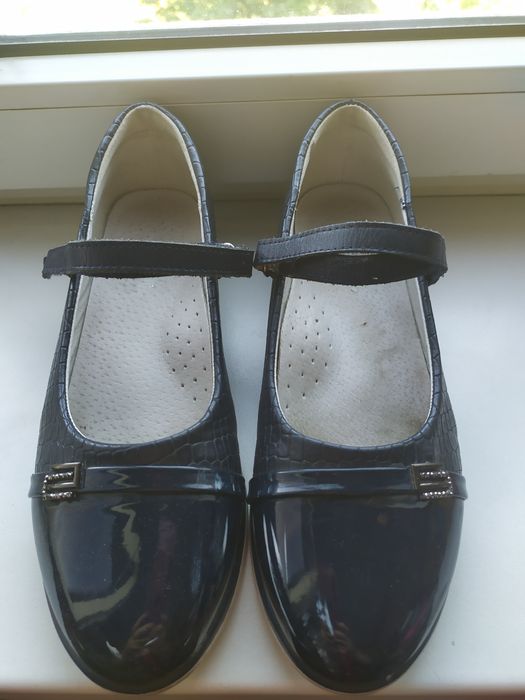 Школьные туфли