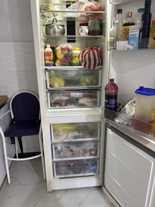 Hotpoint продам холодильник