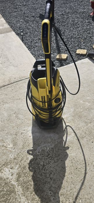 Vând aparat spalat Karcher k4
