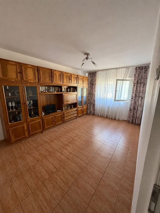 Apartament 2 camere, etaj 3.
