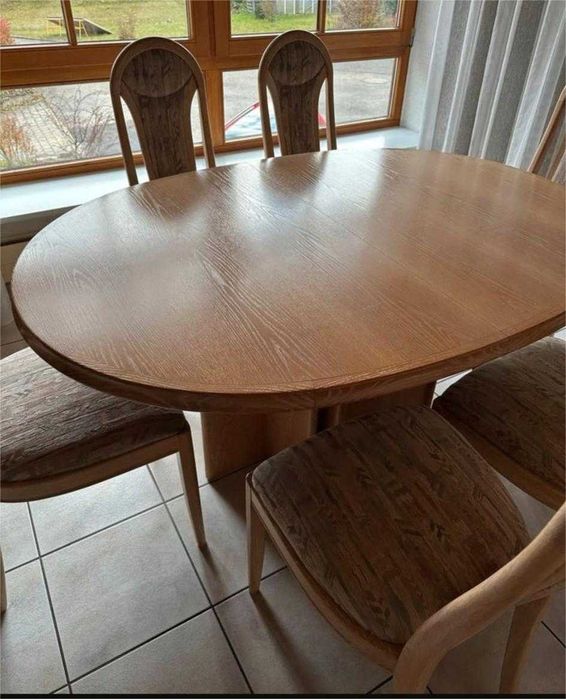 Masa cu 6 sacune si dulap cu vitrina