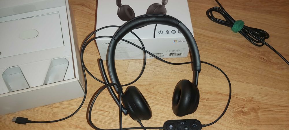 Vand casti Microsoft 16N-00006 model 2026 ca noi