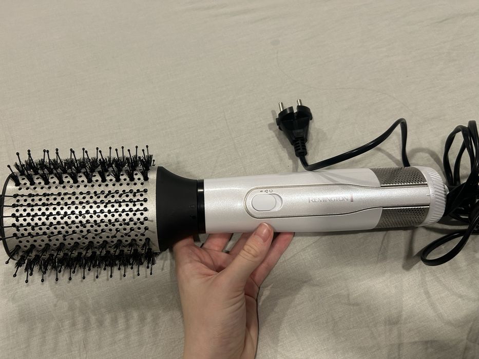 Продавам четка сешоар Remington.