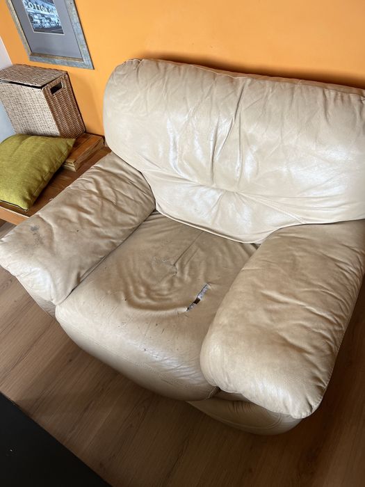 Кожен диван с две кресла