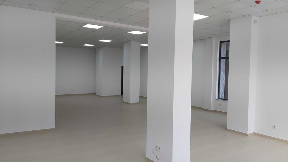 Дава се под наем Магазин в Смолян, Нов център - 206 кв.м за 900 € - Снимка #4