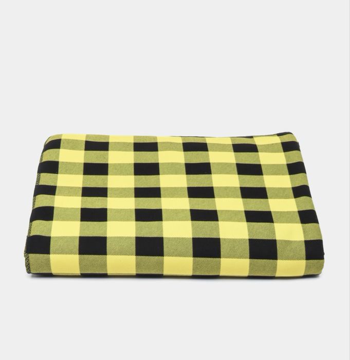 Стильные двухсторонние пледы.отличный вариант для кафе с террасами