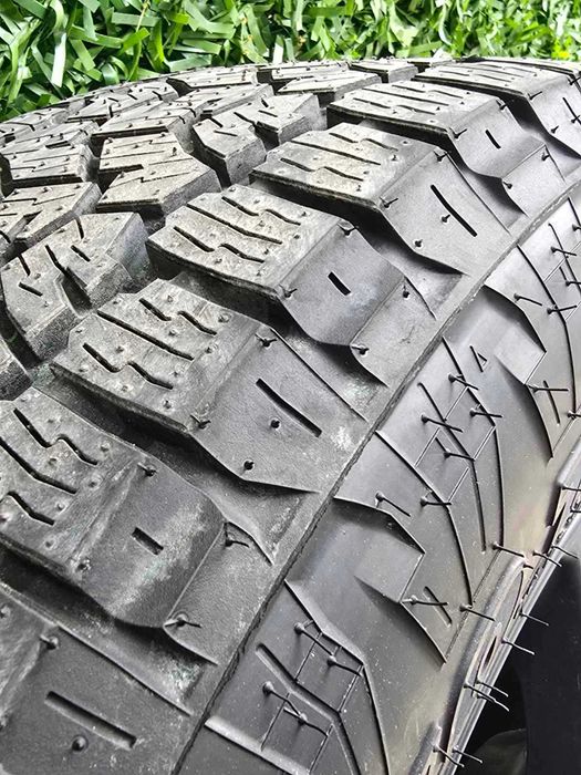 235/65/17  TOYO OPEN COUNTRY A/T Ⅲ - нови
