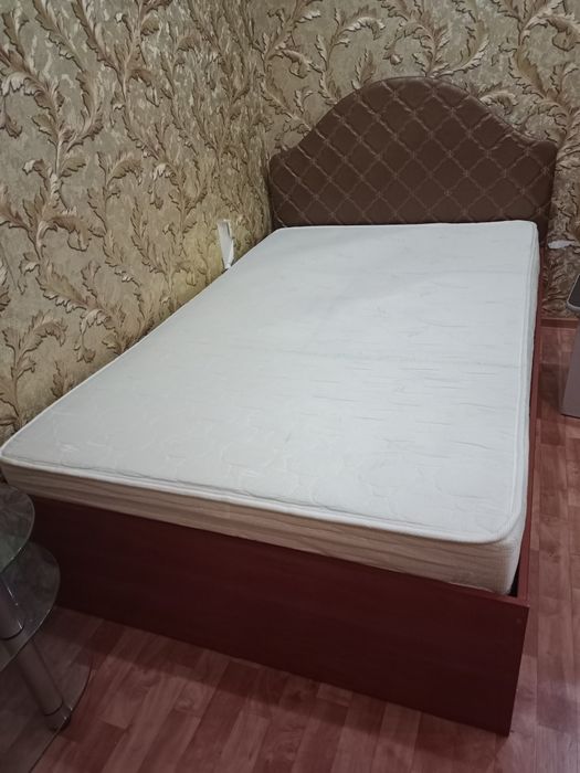 Продается кровать полуторка