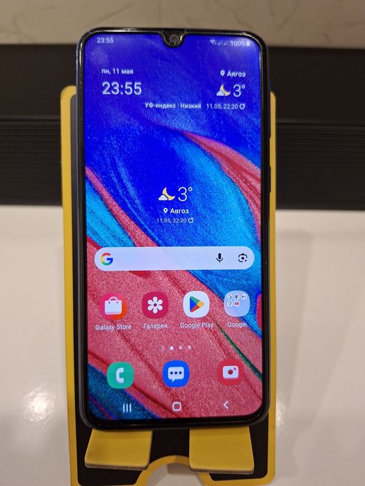 Продам смартфон Samsung A40 в отличном состоянии