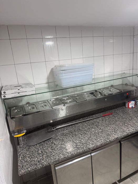 Vând masă rece plus masă granit