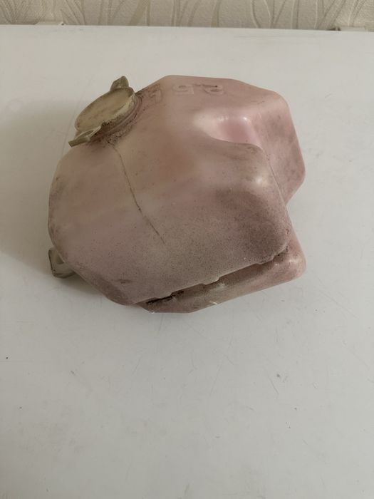 Продам бачок омывателя на бмв е36