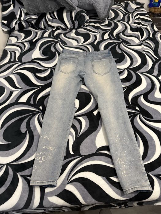 Blugi albaștri comozi, stare foarte bună ideali pentru purtare.