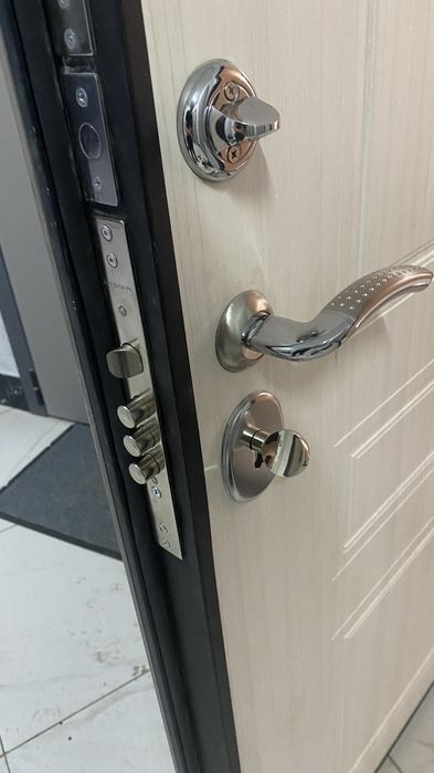 Дверные замки с заменой.  Замки на все виды дверей