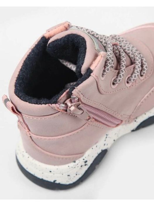 Продаю новые с бирками детские ботинки на девочку