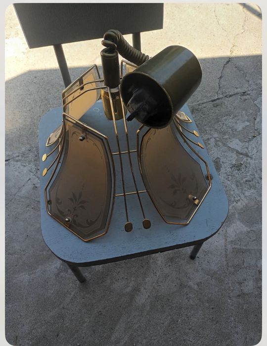 Lustră vintage retro cu 4 abajururi din sticlă fumurie – aurie