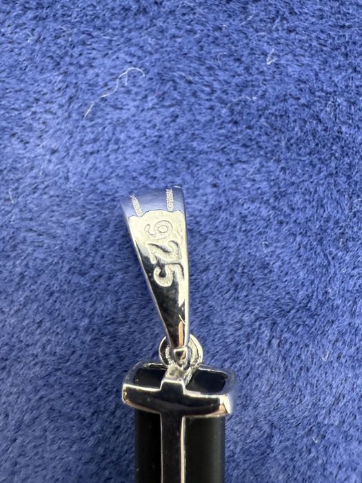 Cruce argint și silicon