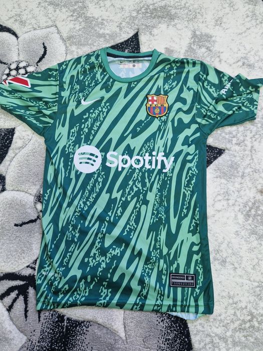 Vand echipament cu barcelona de portar