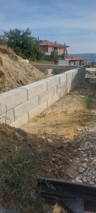 Изграждане на септични ями, полагане на В и К тръби,