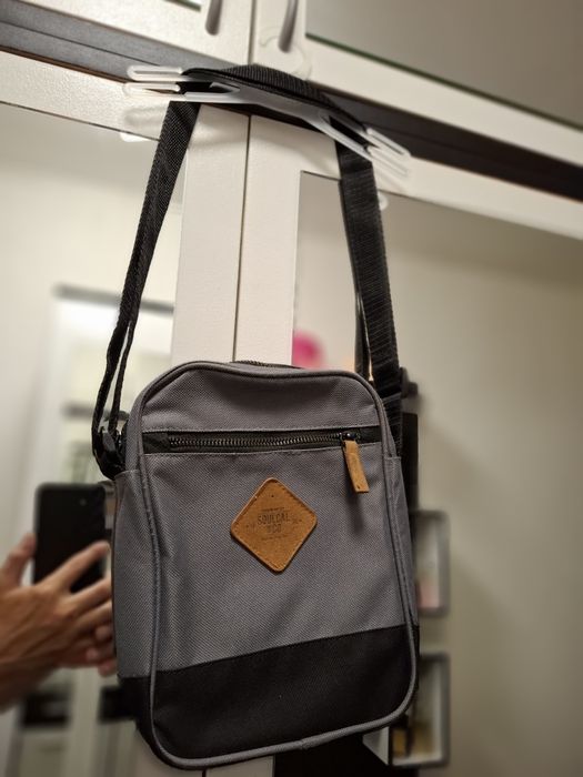 Мъжки чантички през рамо и за кръст