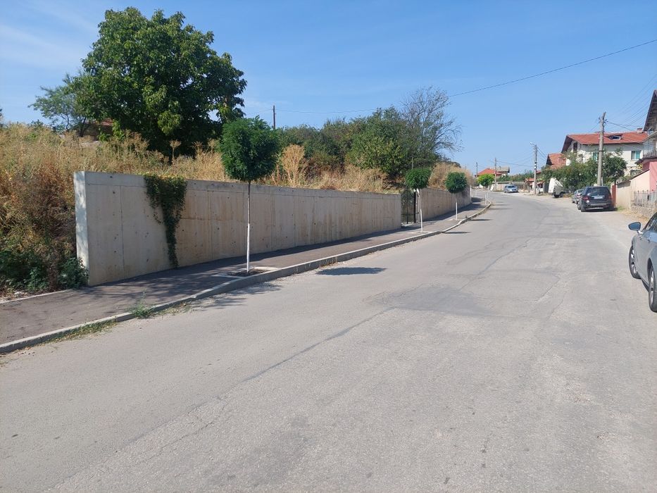 Продава парцел в Центъра на с.Петърч