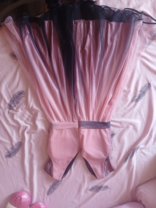 Este o rochie de zi de noapte