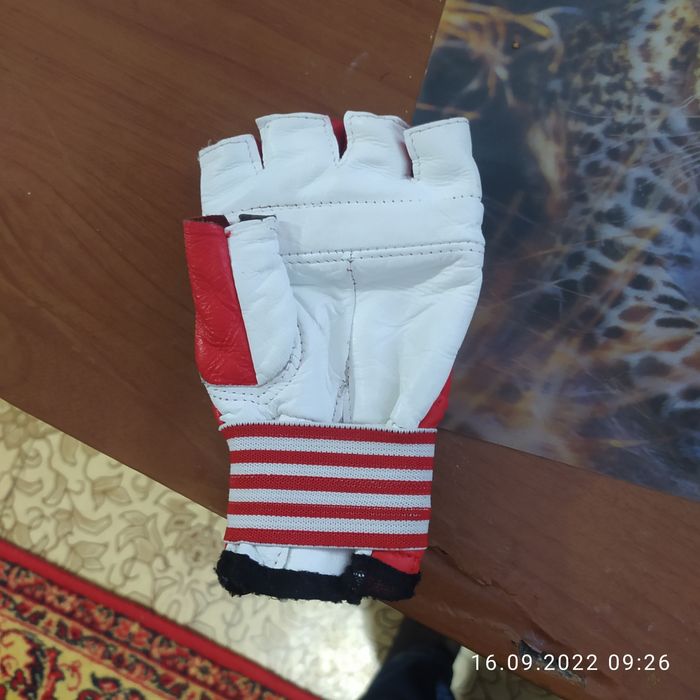 Перчатки для карате б./у