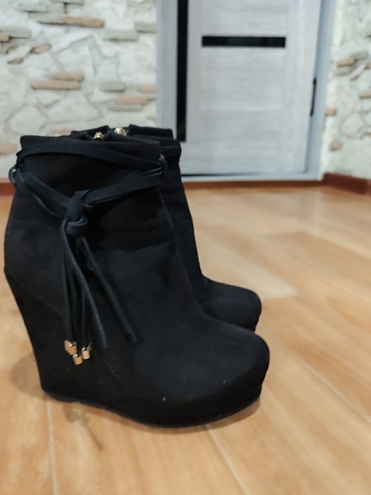 Обувь женская, высокий каблук